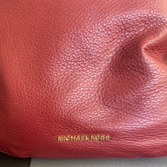 ✨MK✨MICHAEL KORS MERLOT LEATHER & GOLD ACCENT BAG - Picture 7 of 14